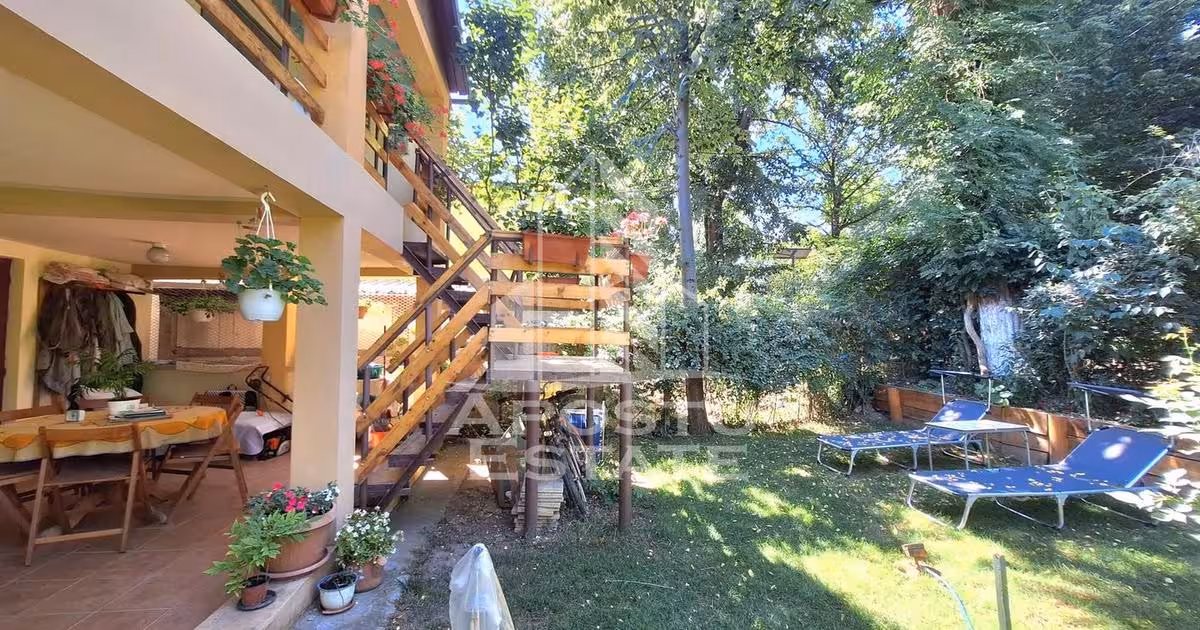 Casă individuală de vânzare cu 3 camere, mobilată în zona 3 Insule, Arad