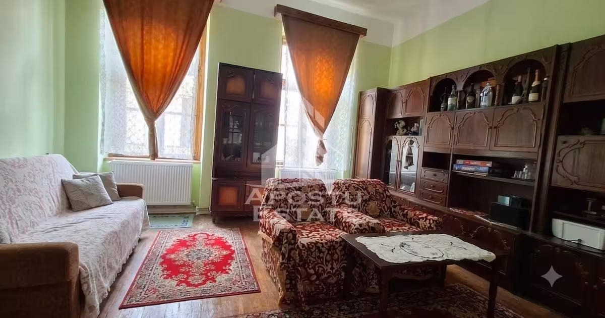 Apartament de vânzare cu 3 camere în zona Central, Arad