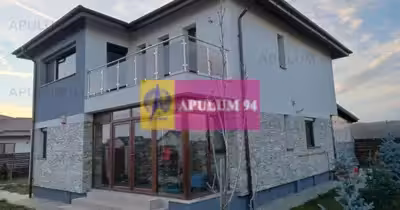 Casă Săbăreni