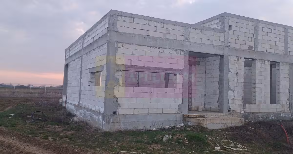 Casă individuală de vânzare cu 4 camere în Săbăreni
