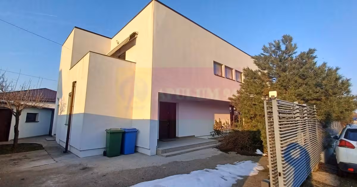 Casă individuală de vânzare cu 6 camere, mobilată în Săbăreni