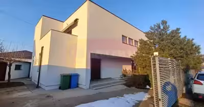 Casă Săbăreni