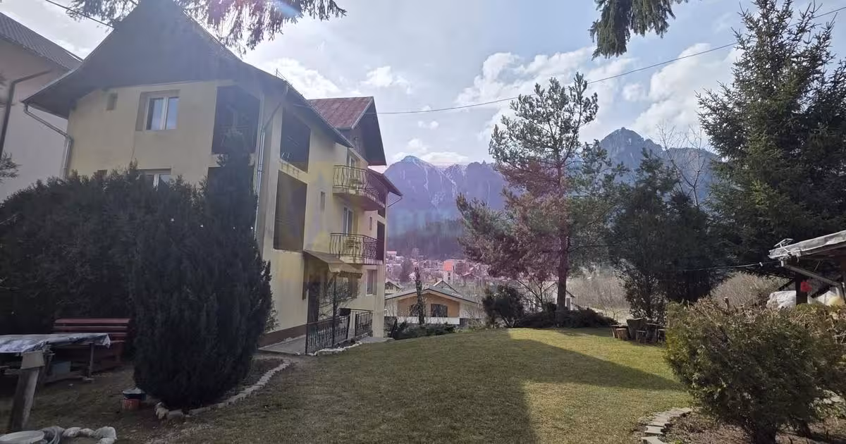 Casă de vânzare cu 9 camere în Bușteni