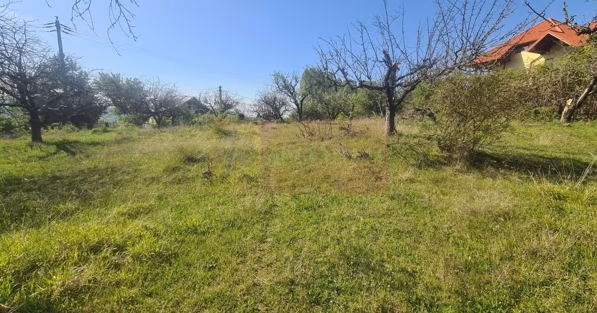 Teren Construcții intravilan de vânzare de 1300 mp, în Câmpina