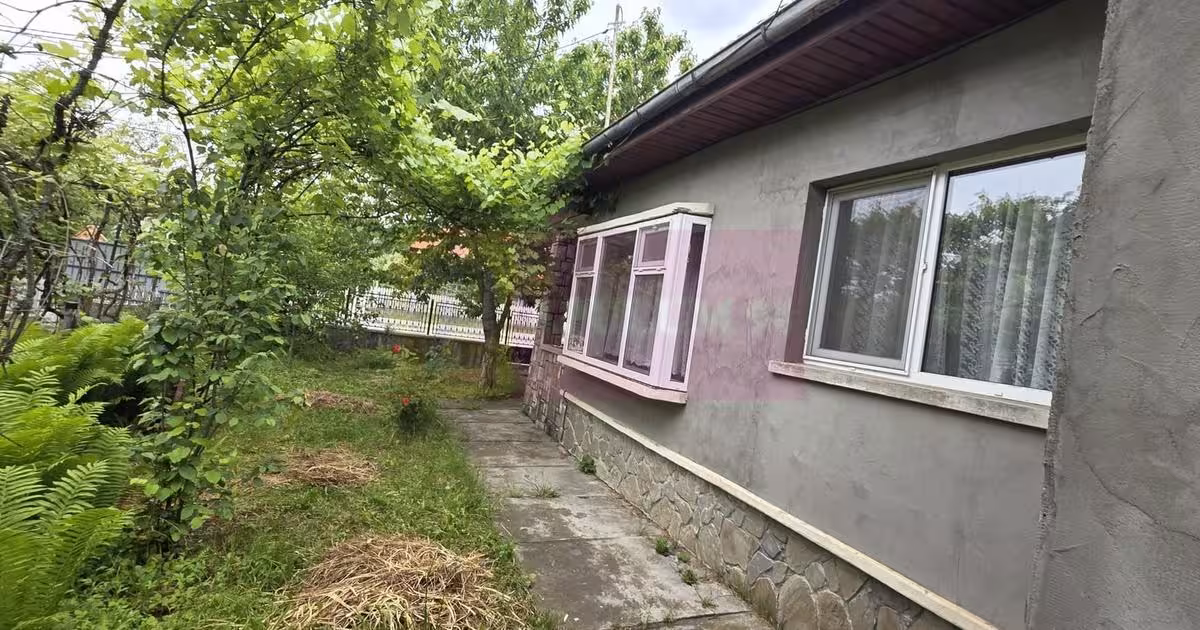 Casă individuală de vânzare cu 2 camere în Câmpina