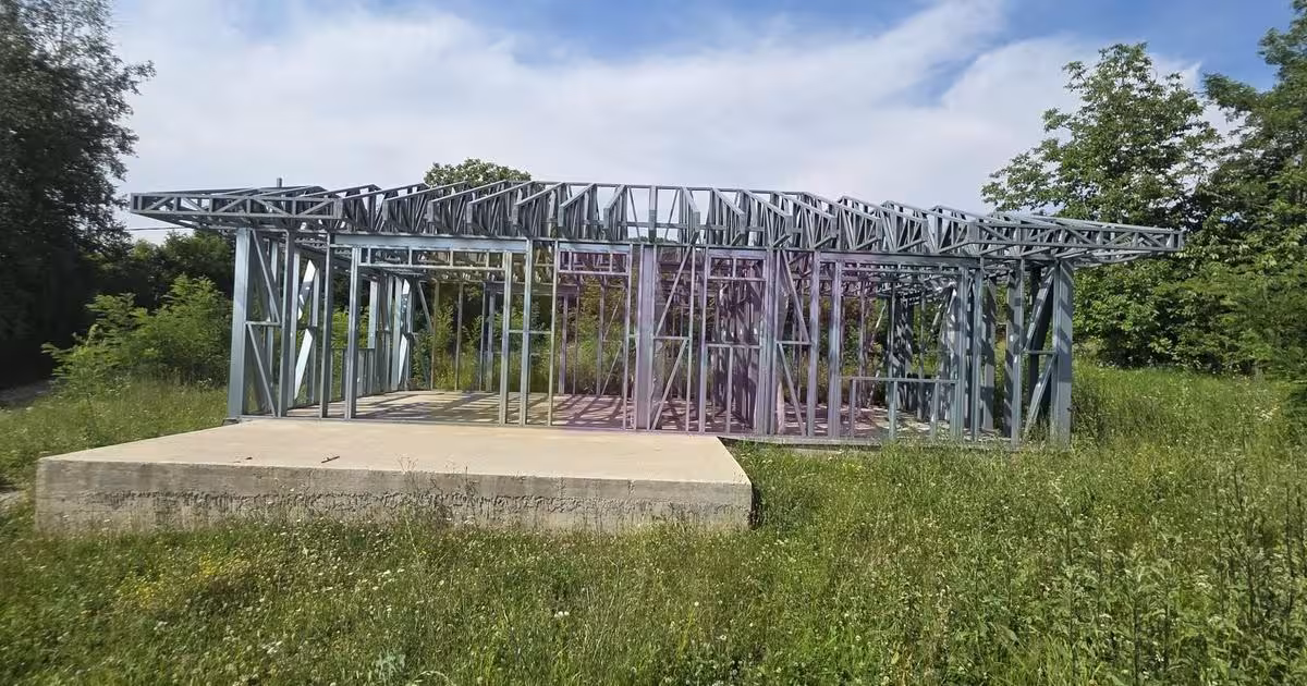 Casă individuală de vânzare cu 3 camere în Brebu