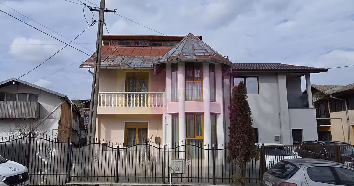 Casă de vânzare cu 3 camere în Poiana Câmpina