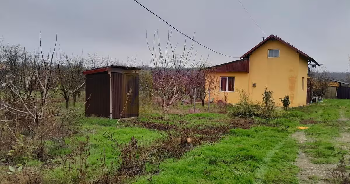 Casă individuală de vânzare cu 3 camere în Bărcănești
