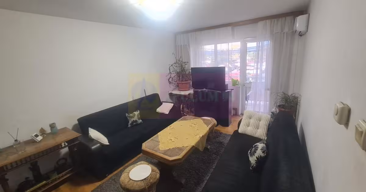Apartament de vânzare cu 3 camere în Câmpina