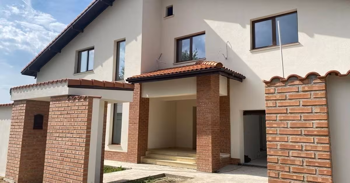 Casă individuală de vânzare cu 6 camere în Balotești