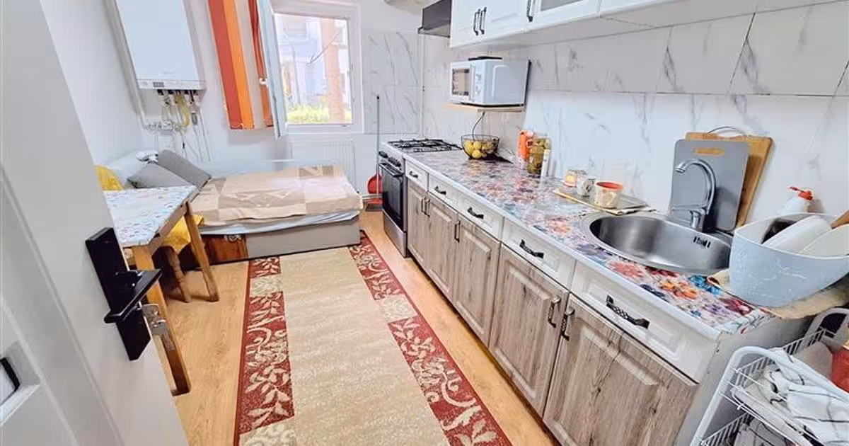 Apartament de vânzare cu 3 camere în zona Energiei, Bacău