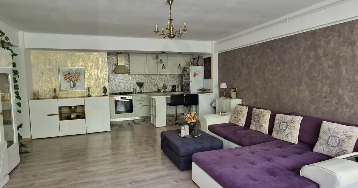 Apartament de vânzare cu 3 camere, mobilat în Șelimbăr