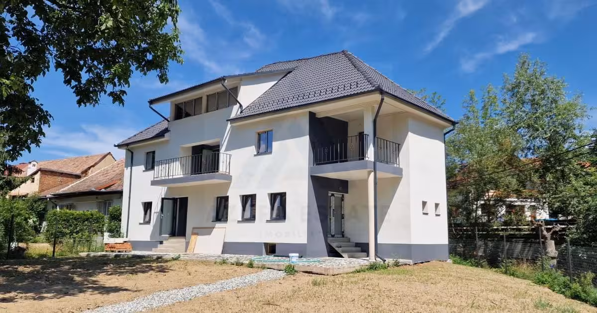Casă individuală de vânzare cu 10 camere în Cisnădioara