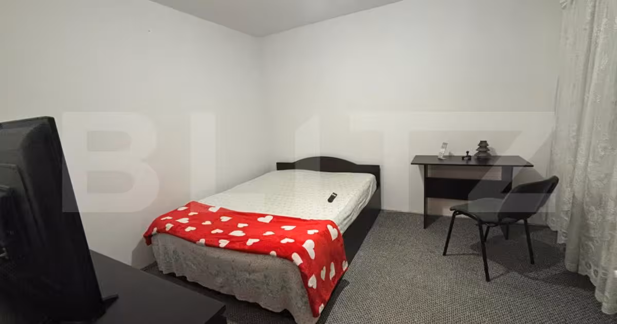 Apartament de vânzare cu 3 camere, mobilat în zona Podu Roș, Iași