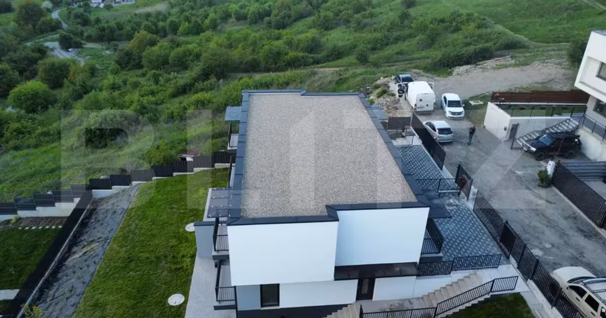 Duplex de vânzare cu 5 camere în Dezmir