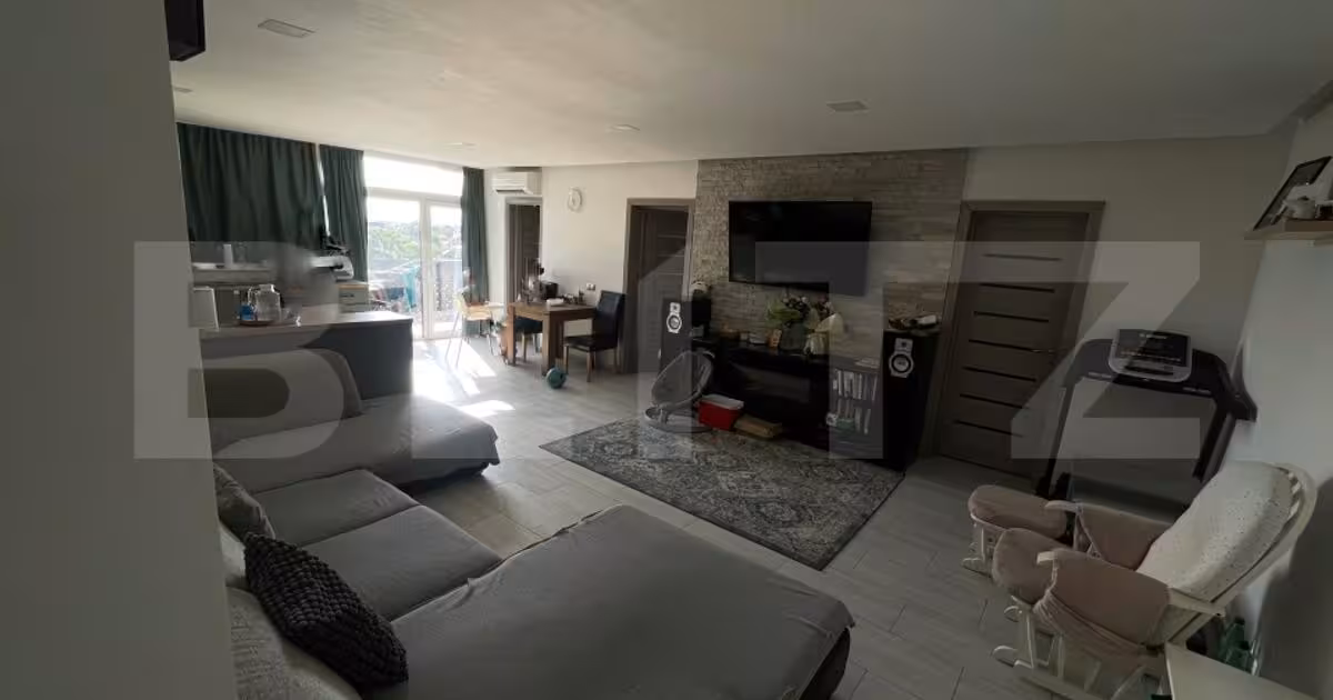Apartament de vânzare cu 3 camere, mobilat în Sânnicoară