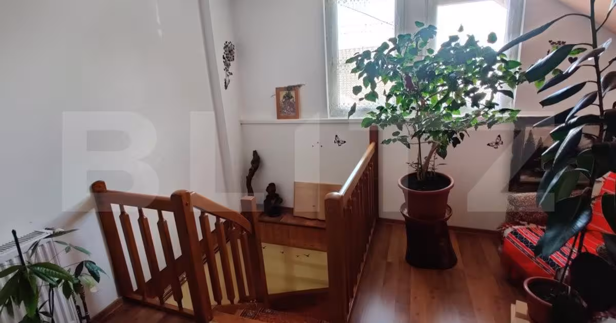 Apartament de vânzare cu 3 camere, mobilat în Codlea