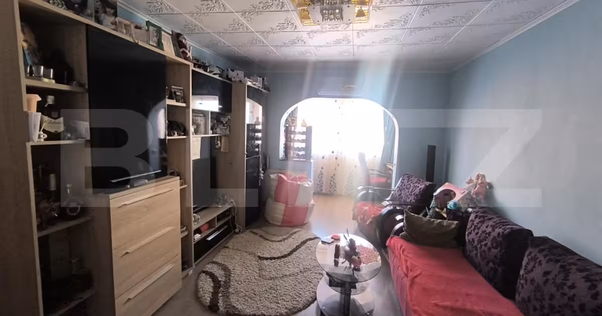 Apartament de vânzare cu 3 camere, mobilat în Feldioara