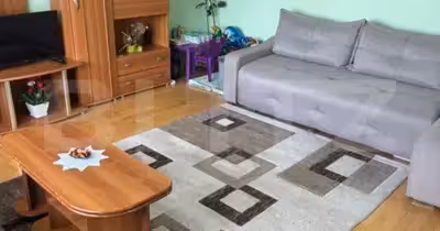 Casă Est