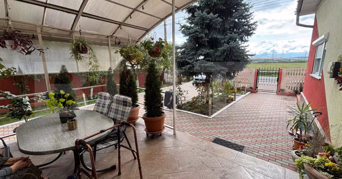 Casă individuală de vânzare cu 7 camere, mobilată în Jucu de Sus