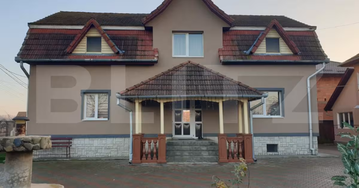 Casă individuală de vânzare cu 7 camere, mobilată în Mihai Viteazu