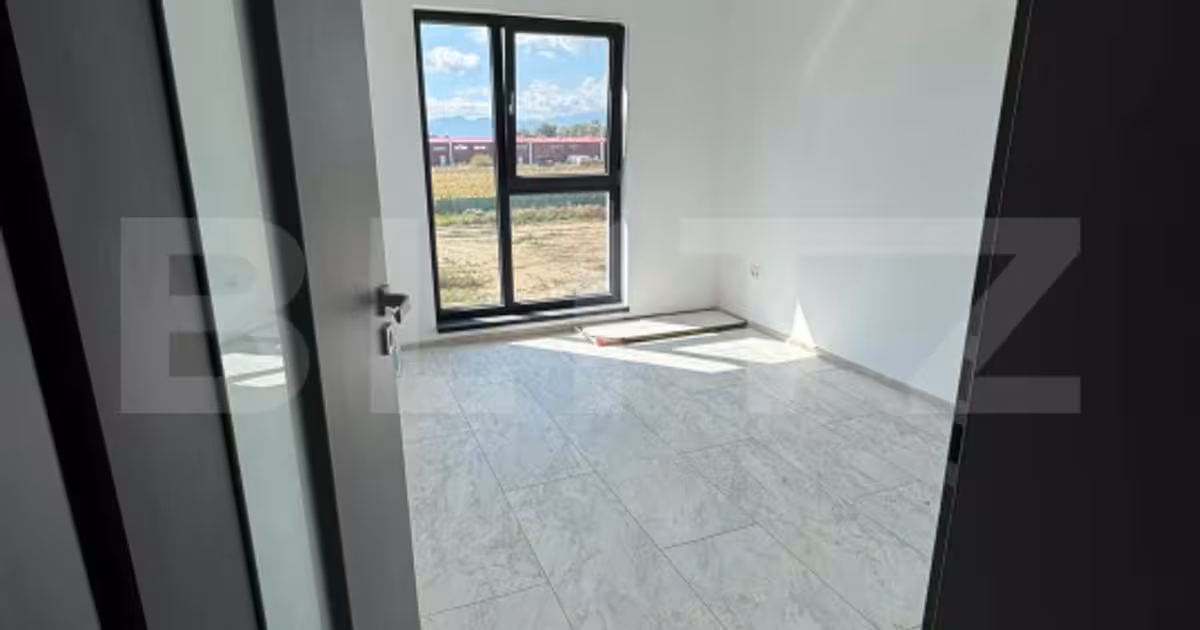 Apartament de vânzare cu 3 camere, mobilat în Cristian