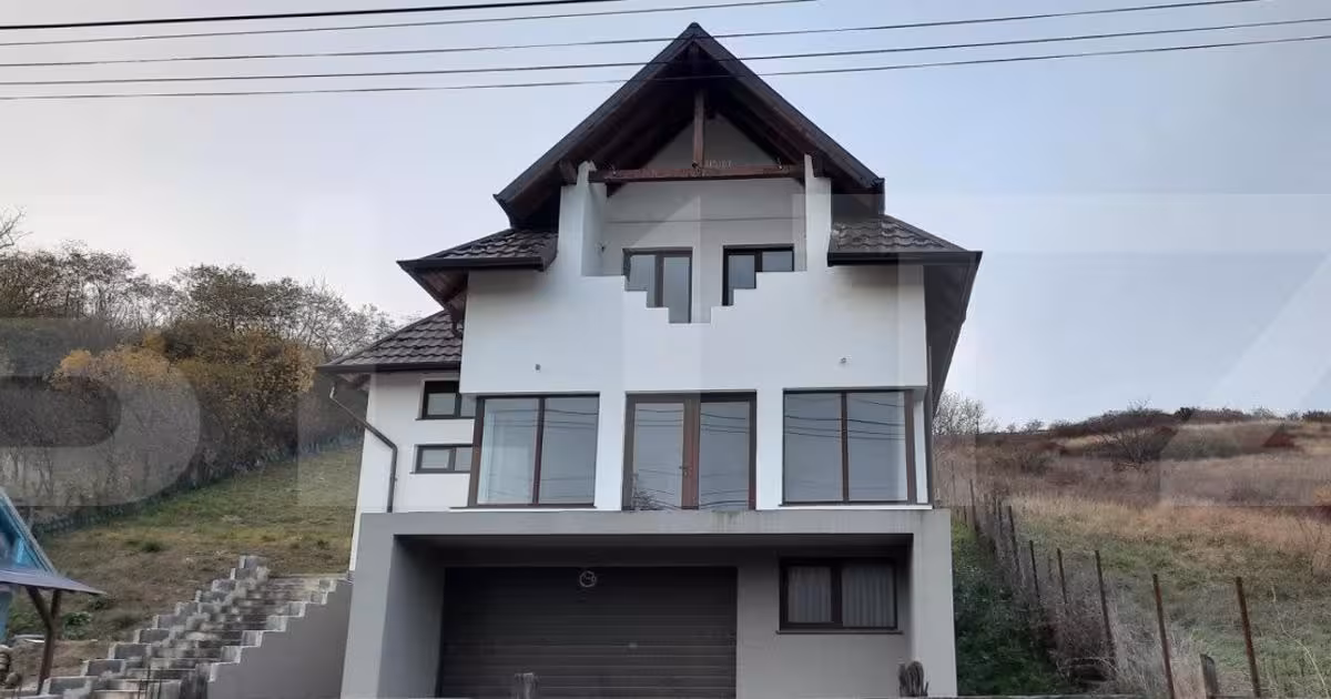 Casă individuală de vânzare cu 7 camere în Cara