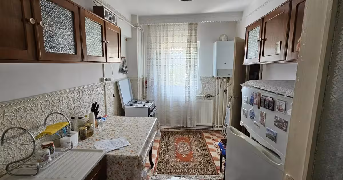 Apartament de vânzare cu 2 camere, mobilat în Moinești