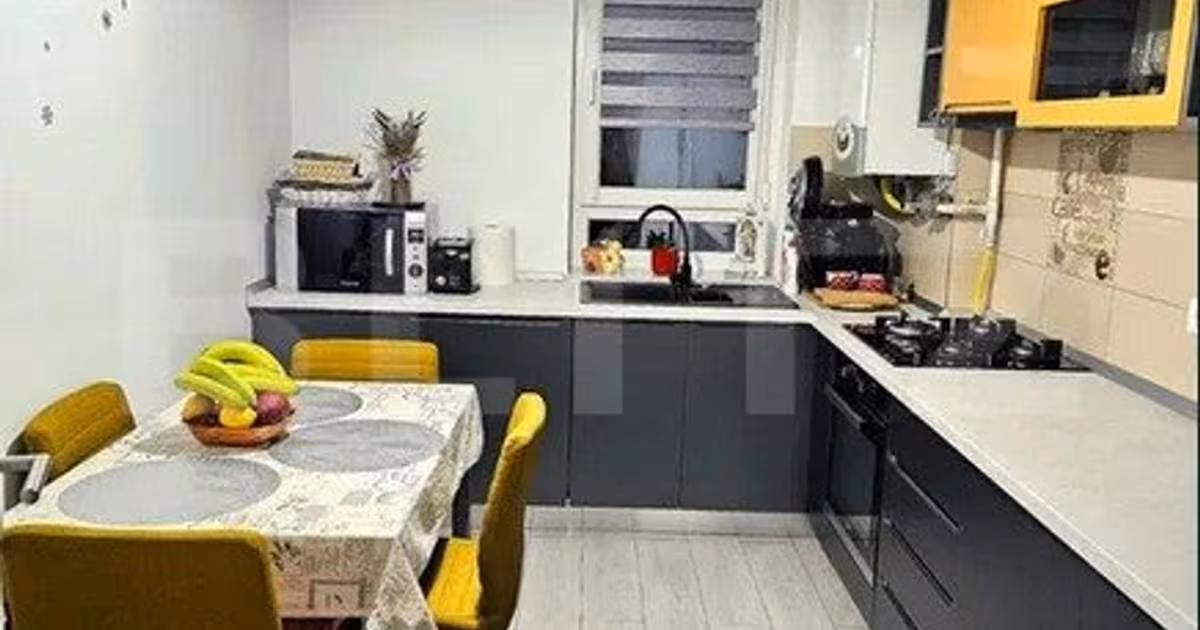 Apartament de vânzare cu 3 camere, mobilat în zona Tractorul, Brașov