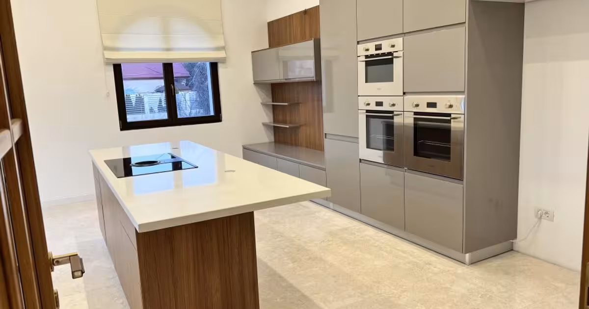 Casă individuală de vânzare cu 10 camere în zona Pipera, Sector 1