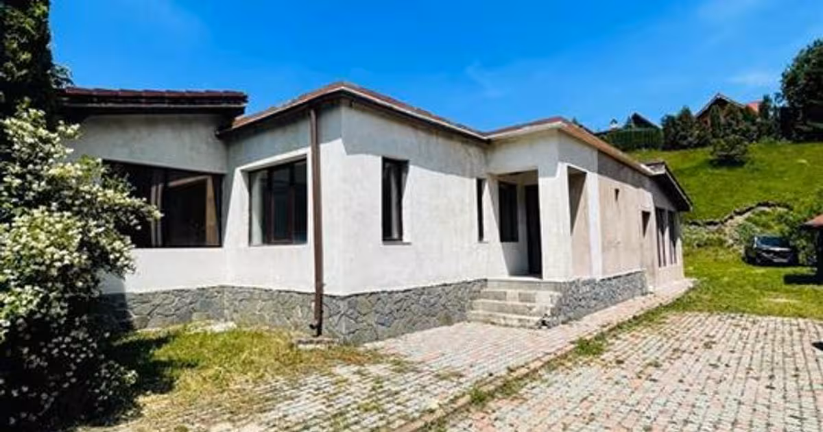 Teren Construcții intravilan de vânzare de 1875 mp, în Bușteni