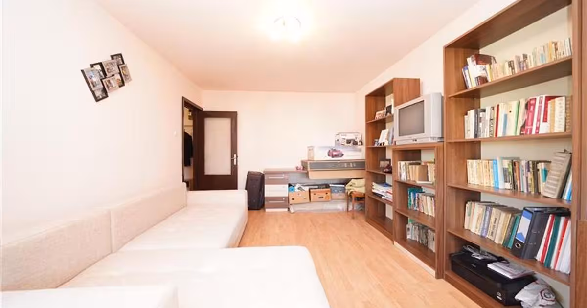 Apartament de vânzare cu 3 camere în zona Decebal, Oradea