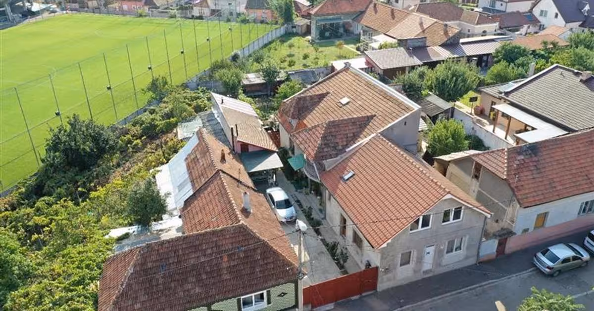 Casă de vânzare cu 5 camere în zona Rogerius, Oradea