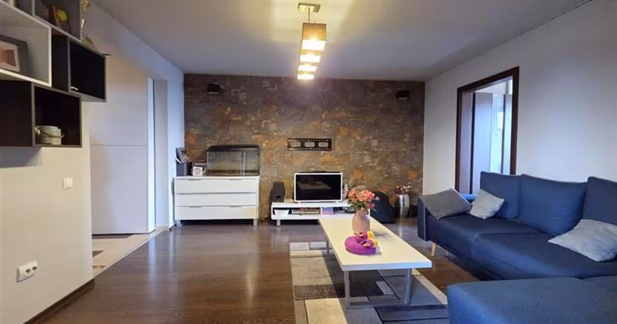 Apartament de vânzare cu 4 camere în zona Decebal, Oradea
