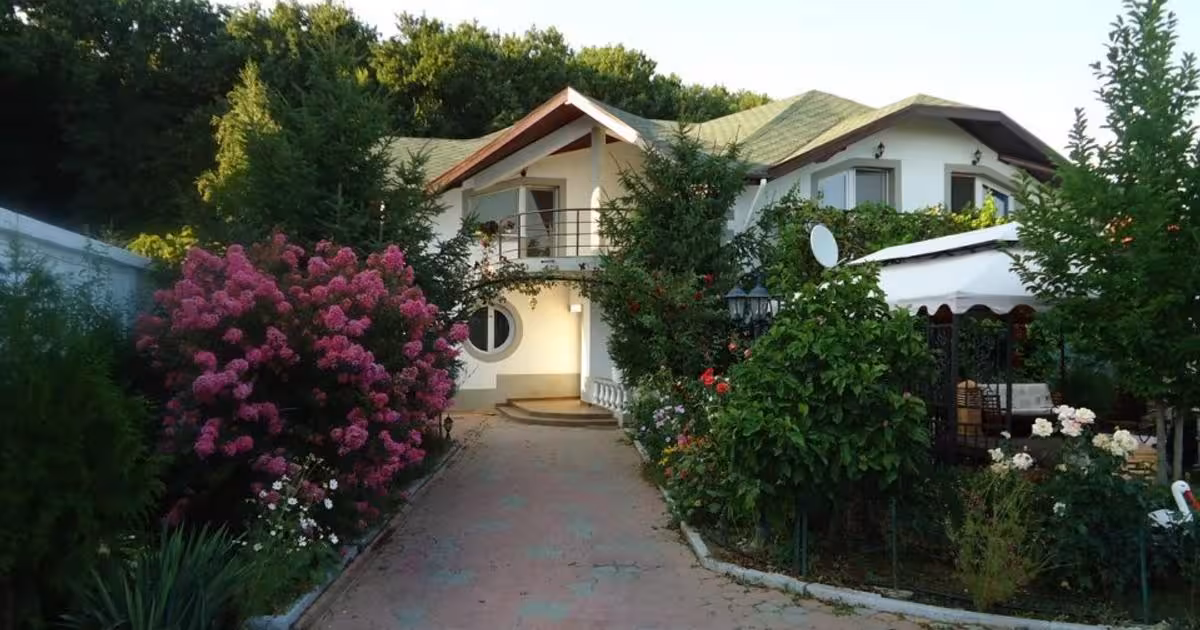 Casă de vânzare cu 8 camere în zona Iancu Nicolae, Sector 1