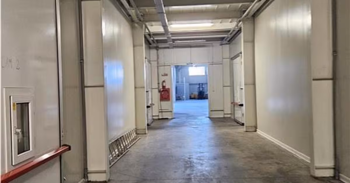 Spațiu industrial de vânzare de 2,000 mp, în Hamba