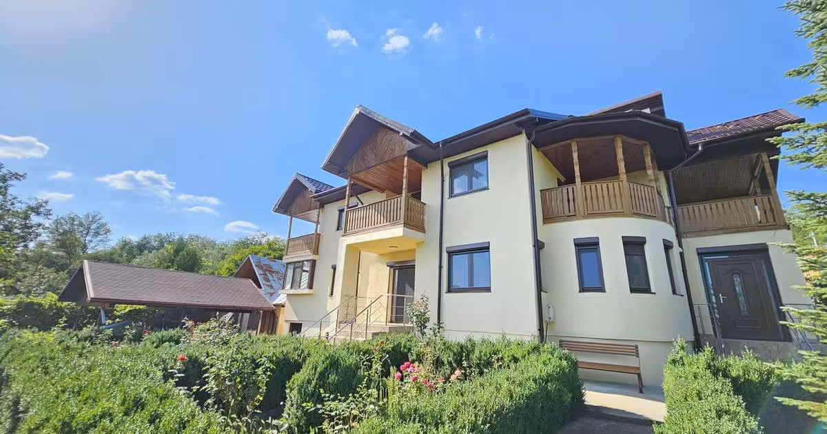 Casă individuală de vânzare cu 7 camere, mobilată în Vintilă Vodă