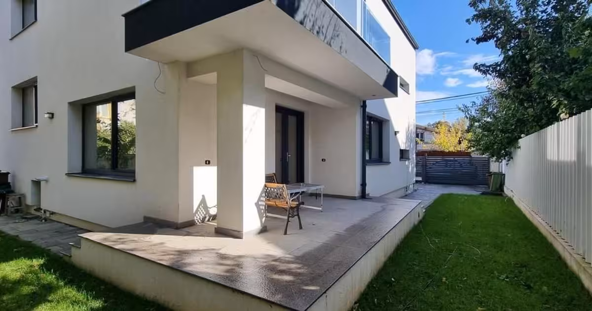 Casă individuală de vânzare cu 7 camere în zona Drumul Taberei, Sector 6