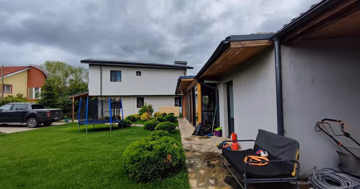 Duplex de vânzare cu 4 camere, mobilat în Domnești