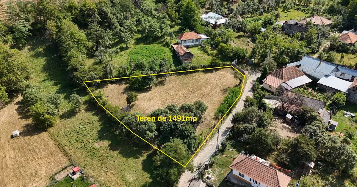 Teren Construcții intravilan de vânzare de 1491 mp, în Plopu (Dărmănești)