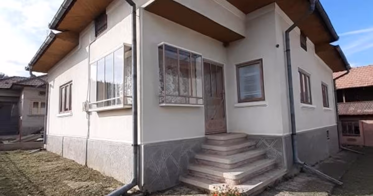 Casă individuală de vânzare cu 4 camere în Izvoarele