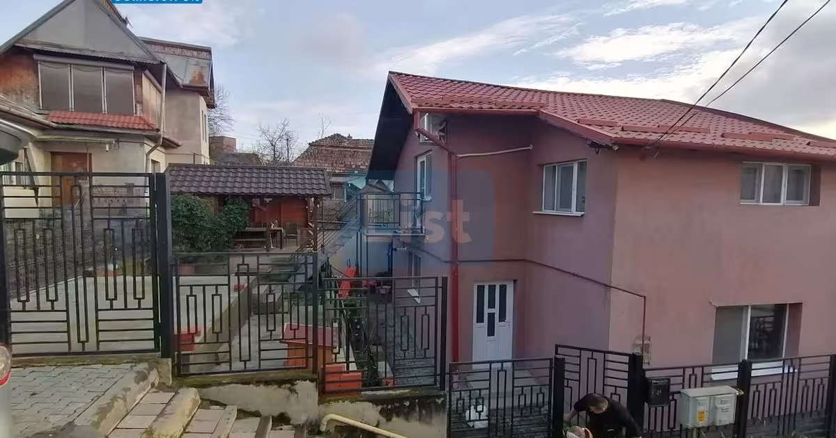 Casă de vânzare cu 5 camere în Turda