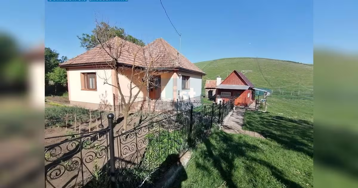 Casă de vânzare cu 2 camere în Ploscoș