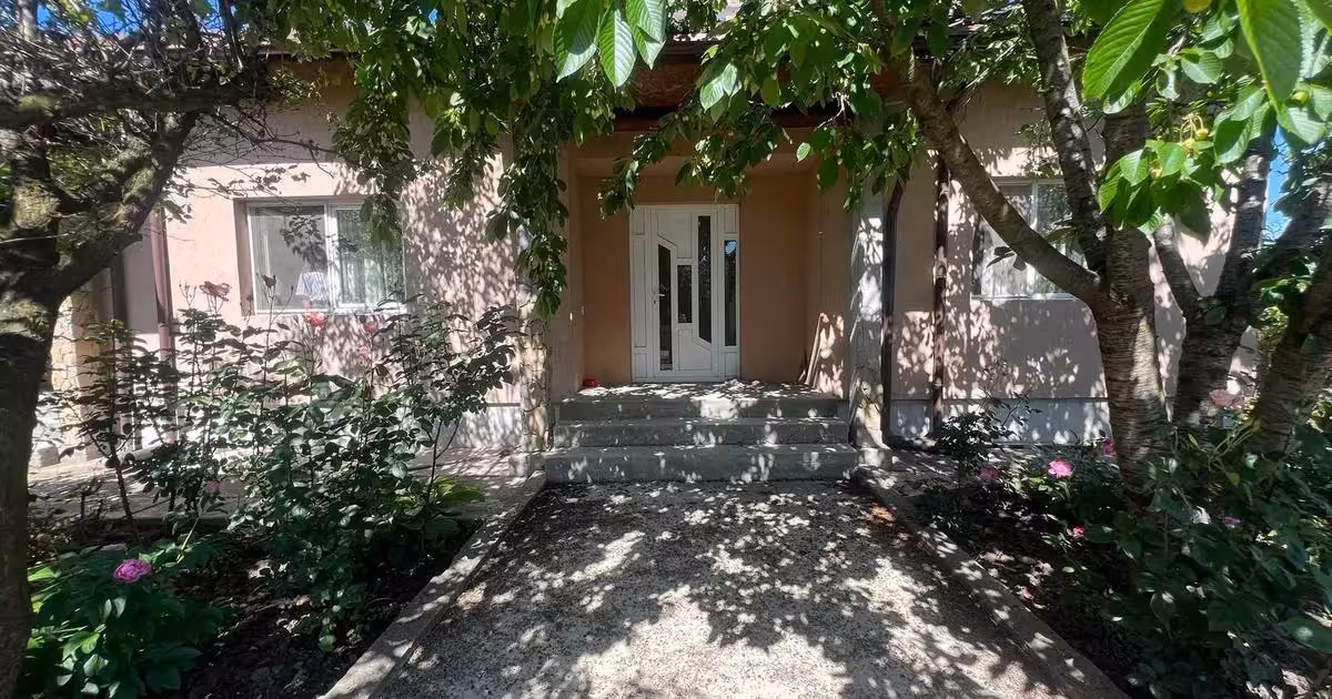 Casă individuală de vânzare cu 3 camere în Albești