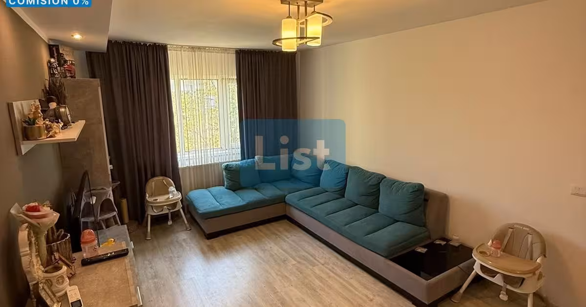 Apartament de vânzare cu 4 camere în zona Micro 16, Galați