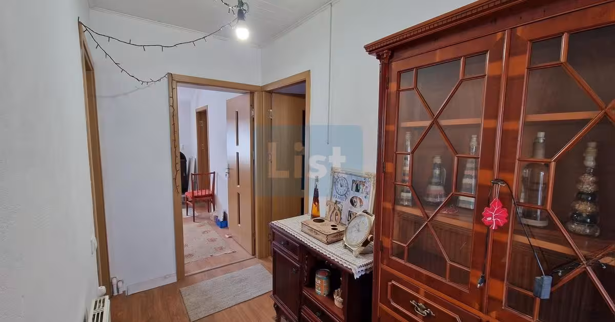 Casă de vânzare cu 2 camere în zona Valea Roșie, Baia Mare