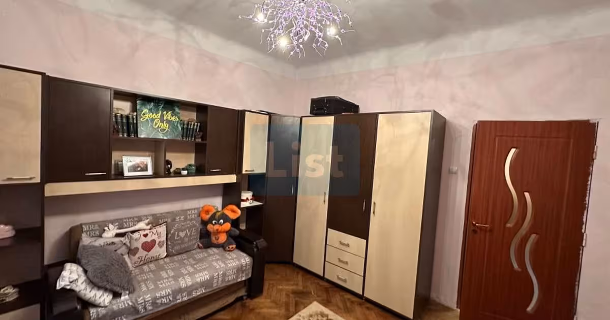Casă de vânzare cu 3 camere în zona Muncitoresc, Reșița