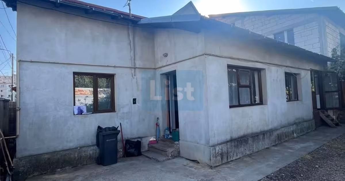 Casă de vânzare cu 6 camere în zona Albert, Ploiești