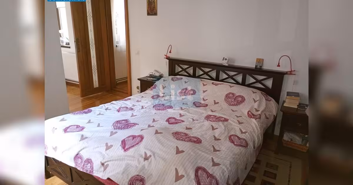 Casă de vânzare cu 4 camere, mobilată în zona Central, Galați