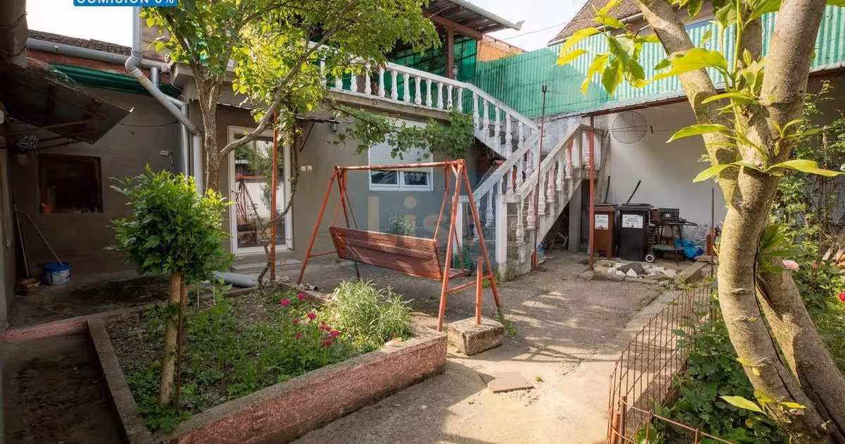 Casă de vânzare cu 4 camere în zona Muncitoresc, Reșița